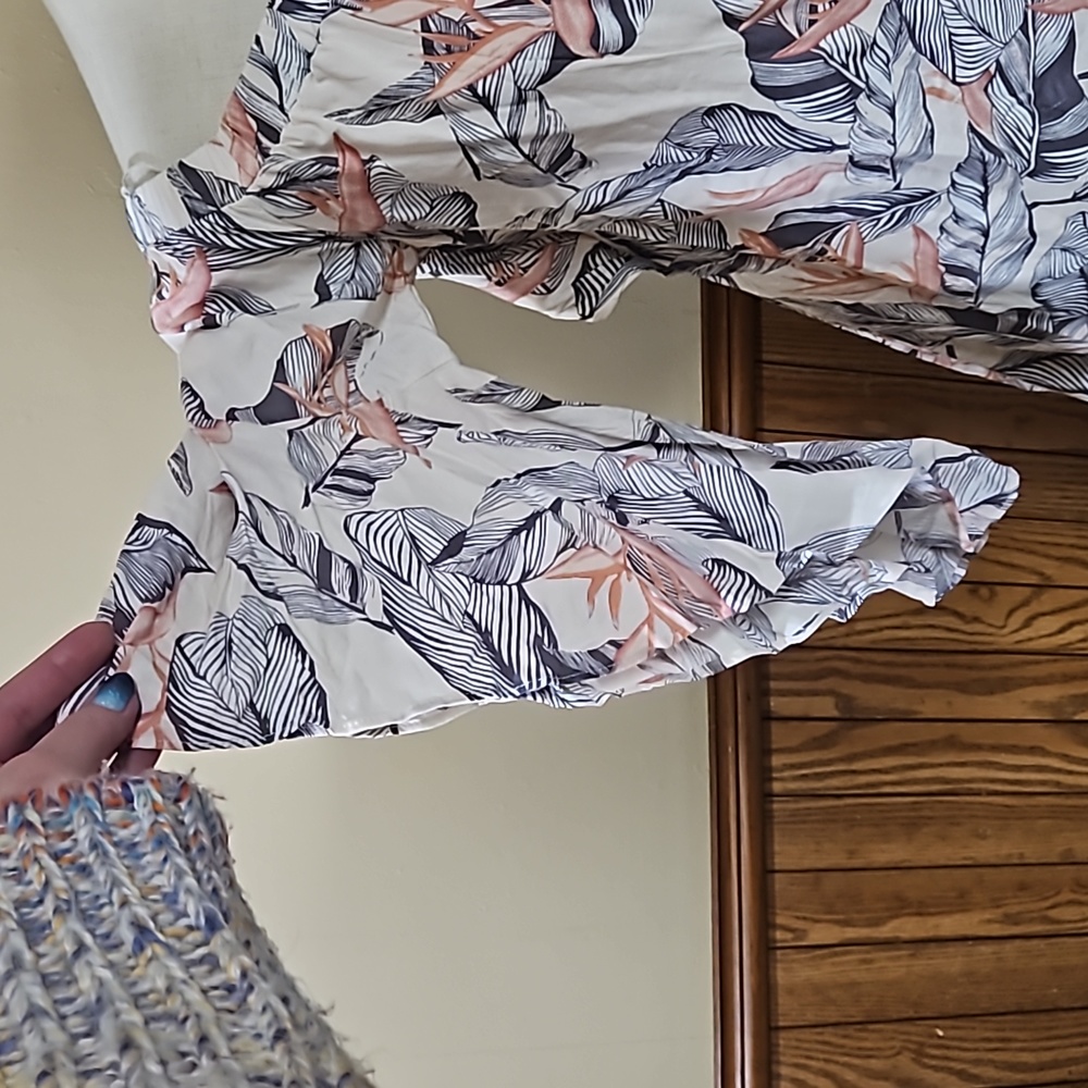 Lulu's 🆕️ Off the Shoulder Palm Leave Summer Dress M - Picture 4 of 14